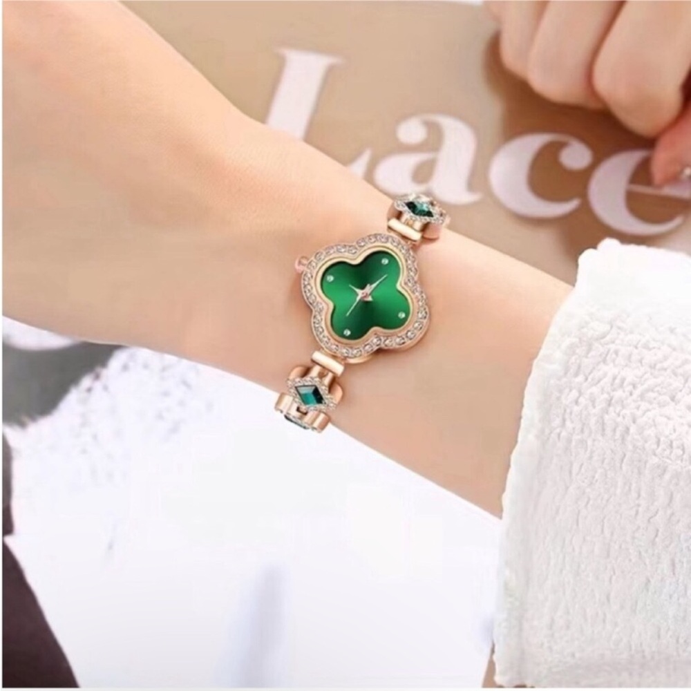 Women’s Green Clover Fashion Watch Bracelet Green Rhinestone Four-leaf Studded